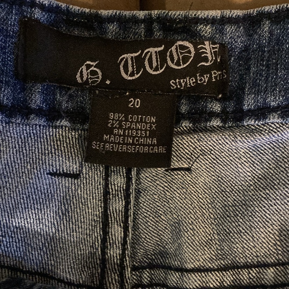 Shorts - Picture 13 of 13